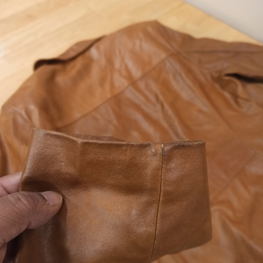 Vintage Wilson women's Leather Coat/ Jacket. Size large - Picture 11 of 16